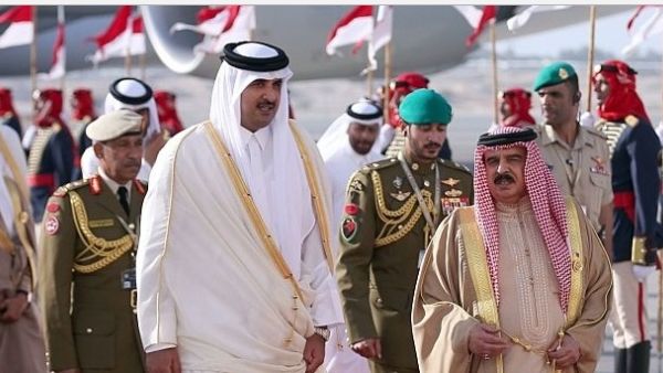  وجه وزير الخارجية البحريني، عبداللطيف الزياني، دعوة لنظيره القطري