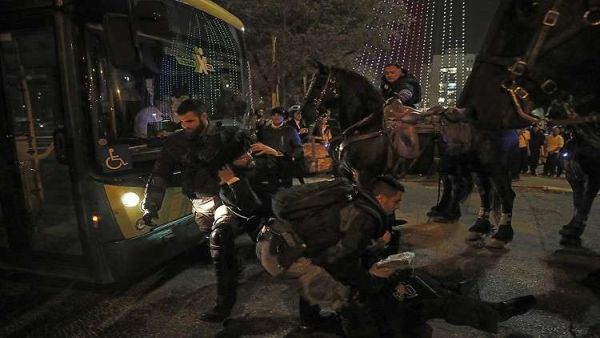 أبقت بعض المدارس الدينية اليهودية أبوابها مفتوحة متحدية قرارات الإغلاق