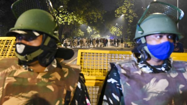 Police cordon off an area at a street after an explosion near the Israeli embassy in New Delhi on January 29, 2021. Sajjad HUSSAIN / AFP
