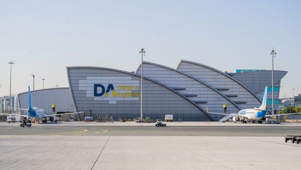 تسهم مطارات دبي، المشغِّل لمطار دبي الدولي ودبي وورلد سنترال، في جهود المبادرة من خلال توفير مساحة إضافية في مرافق مخصصة لتخزين لقاحات "كوفيد-19" في مطار دبي الدولي. دبي تطلق مبادرة عالمية لنقل لقاحات "كوفيد-19" إلى البلدان النامية