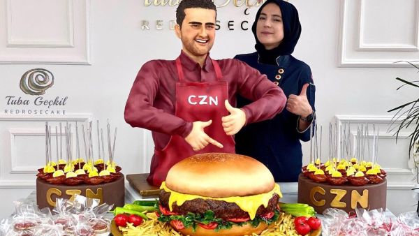 Her second project is to bake a life-size house from the classic fairy tale Hansel and Gretel where children can actually stroll inside and see the inside. (Instagram)