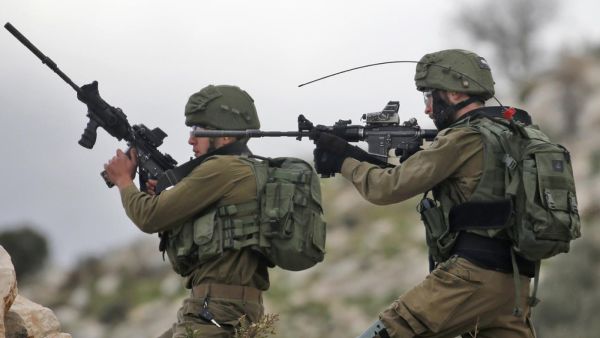 Israeli soldiers hold up their rifles towards Palestinian protesters in the village of Kfar Qaddum, near Nablus in the occupied West Bank (AFP File Photo) Israeli soldiers hold up their rifles towards Palestinian protesters in the village of Kfar Qaddum, near Nablus in the occupied West Bank (AFP File Photo)
