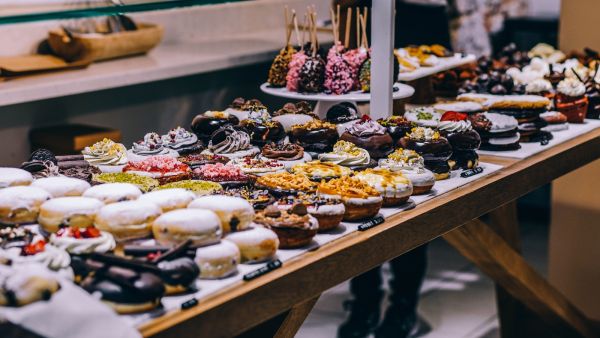 دراسة: تناول هذه الحلوى يمكن أن يعكر مزاجك