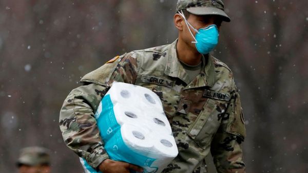 مئات من أفراد الحرس الوطني الذين تدفقوا على واشنطن ثبتت إصابتهم بكوفيد-19