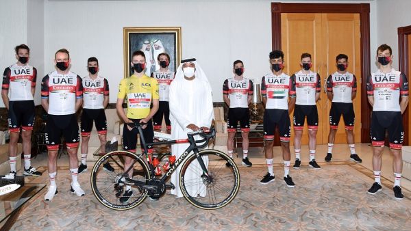 سمو الشيخ أحمد بن سعيد آل مكتوم يستقبل فريق الإمارات في المقر الرئيس لمجموعة الإمارات