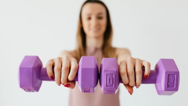 ما هو أفضل وقت لممارسة الرياضة للمساعدة في تحسين النوم؟