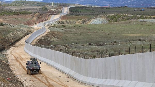 جدار عازل بين ايران وتركيا