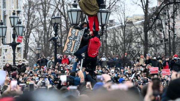 عشرات المحتجين أوقفوا في مدن نوفوسيبيرسك وكراسنويارسك وأومسك بمنطقة سيبيريا