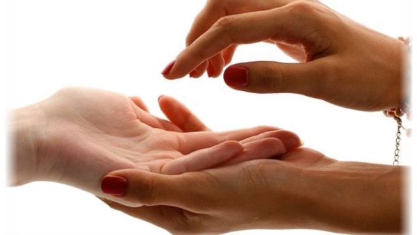 ماذا يقول خط المال في راحة يدك عنك؟