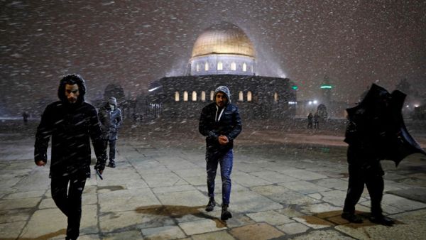القدس المحتلة تكتسي بالثلوج