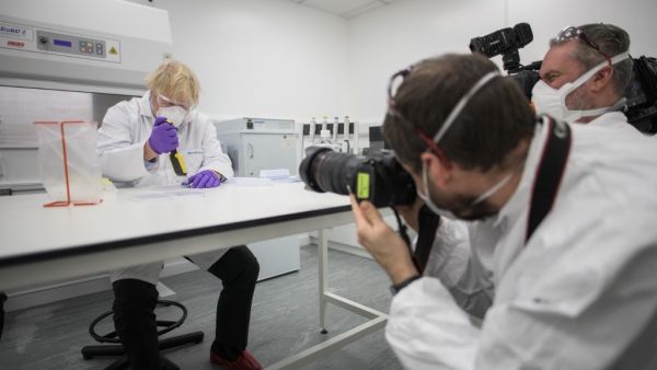 UK Prime Minister Boris Johnson today (January 28th) visited the French biotechnology laboratory Valneva in Livingston where they will be producing a Covid 19 vaccine on a large scale The Prime Minister tried his hand at one of the tests with Kerri Symington. Wattie Cheung / POOL / AFP