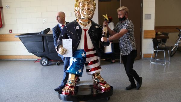 Trump all in gold! Anyway for the taking?