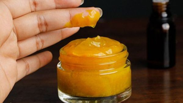 اصنعيه بنفسك: جل الصبار والكركم لبشرة مشرقة