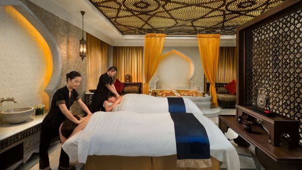 إحتفاءاً بيوم الحب تجربة إستجمام شاعرية في سبا قصر الامارات