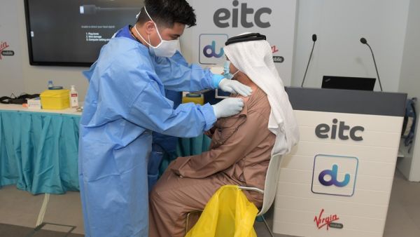 دو تتيح لموظفيها فرصة المشاركة في برنامج التطعيم الوطني
