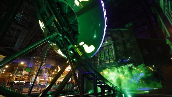 Warner Bros. World - The Riddler Revolution. Yas Theme Parks Launch All-New Annual Passes