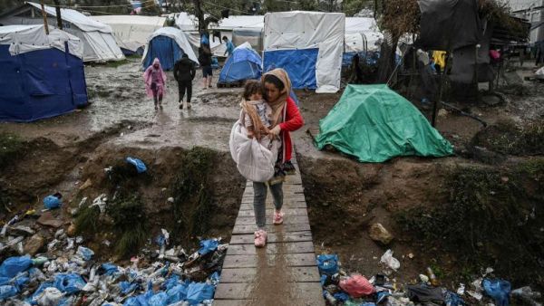 Desperate pregnant Afghani refugee sets herself on fire in Lesbos!