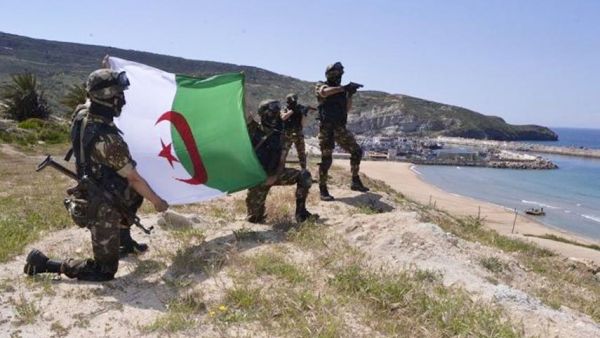 عناصر من الجيش الجزائري