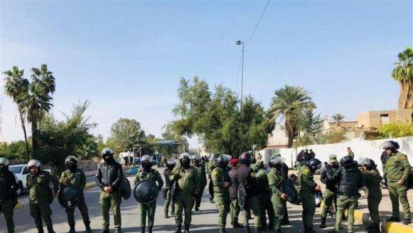 قوات حفظ القانون أمام المقر القديم للسفارة التركية