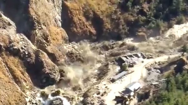 كارثة انهيار الكتلة الجليدية في إقليم أوتاراخند تسببت حتى الآن في مقتل 18 شخصا