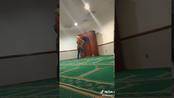 فلبينية ترقص داخل مسجد في السعودية