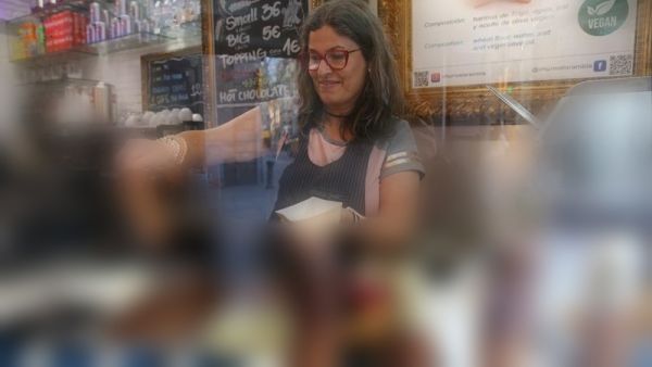 مقهى يبيع حلويات على شكل أعضاء جنسية في شوارع إسبانيا