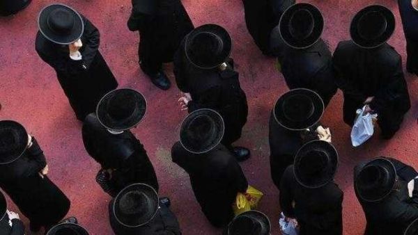 قناة عبرية: تهريب 13 يهودياً من اليمن سراً إلى مصر