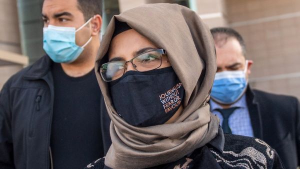 Hatice Cengiz (C) fiancee of slain Saudi dissident journalist Jamal Khashoggi