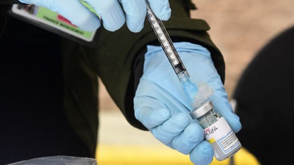 Loading the Moderna Covid-19 vaccine