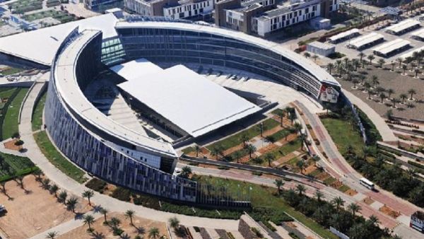 جامعة الإمارات العربية المتحدة تعاون بين سلطة التسجيل وجامعة الإمارات العربية المتحدة لإطلاق منصة وبرنامج لمسرعات الشركات الناشئة