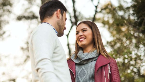 تتصرفين وكأن لديك الكثير من الرجال المهتمين بك تتصرفين وكأن لديك الكثير من الرجال المهتمين بك