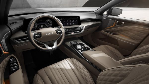 The K8 is the first-ever Kia vehicle to feature industry-leading audio from Meridian. Kia K8 Interior Modernity and Technology Meet in a Luxury Sports Sedan