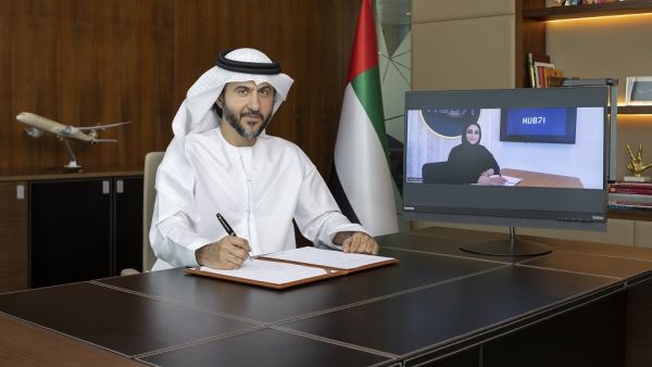 محمد عبدالله البلوكي، الرئيس التنفيذي للعمليات التشغيلية والتجارية في مجموعة الاتحاد للطيران الاتحاد للطيران توقع مذكرة تفاهم مع منصة HUB71 لتعزيز منظومة التكنولوجيا العالمية في أبوظبي