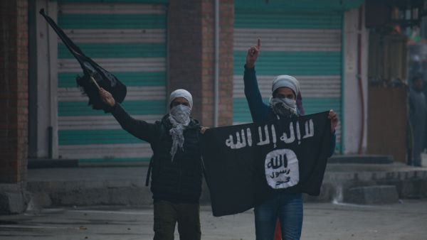 Deadly ISIS men still show their heads 