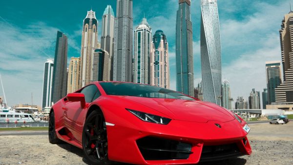 Dubai Police foil an “international criminal plot” to steal and smuggle high-end cars outside the country using fake licence plates.