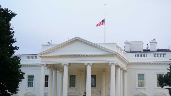 البيت الأبيض يستبعد فكرة فرض "جواز سفر" صحي فيدرالي