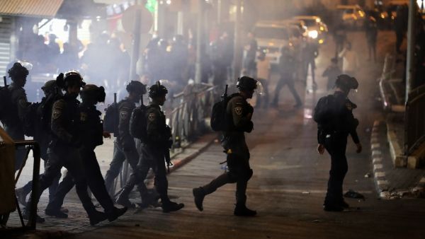 إسرائيل تعتقل أكثر من 50 فلسطينيا بالقدس خلال ساعات
