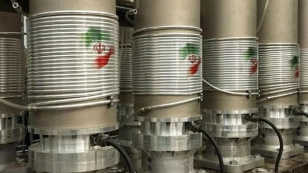 ايران تضع أجهزة طرد مركزي أكثر تطوراً وتحذر واشنطن