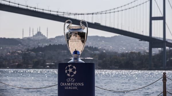 كأس دوري الأبطال ومن خلفه البوسفور