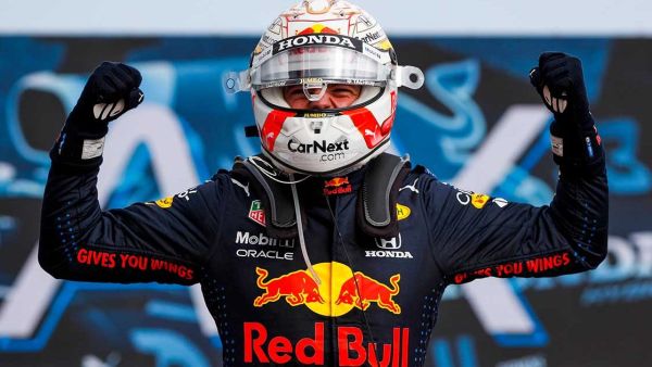 فيرستابن يفوز في السباق