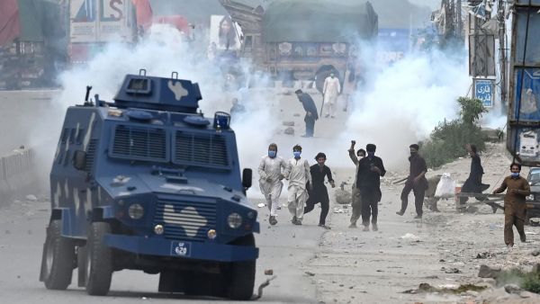 Clashes between police and supporters of Tehreek-e-Labbaik continue