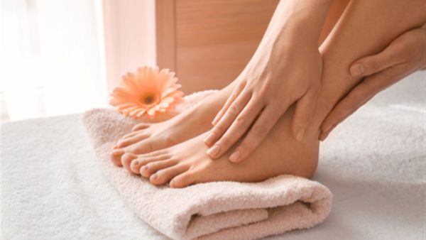 يحقق مستحضر العناية تأثيره المرجو، يمكن بعد تطبيقه ارتداء جورب طوال الليل