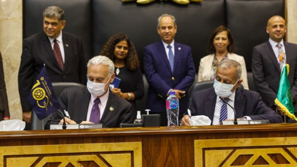 الجامعة الأمريكية بالقاهرة توقع مذكرة تفاهم مع الأكاديمية العربية لتكنولوجيا العلوم والنقل البحري