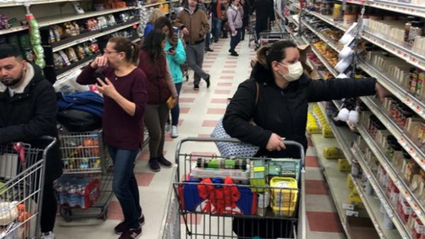 متجر في لبنان