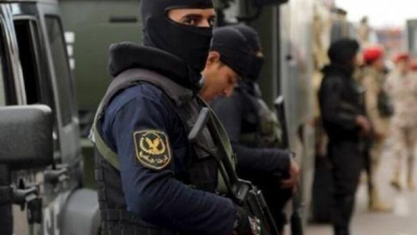 عناصر من الأمن المصري
