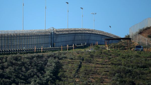  الجدار بين المكسيك والولايات المتحدة