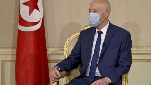 قيس سعيد وحيدا في مواجهة ماكينة الإسلاميين