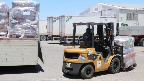 مساعدات اردنية الى فلسطين