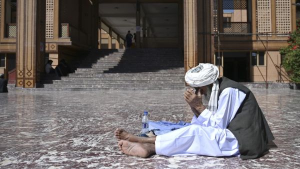 A three-day ceasefire deal between Afghan government and Taliban ends.