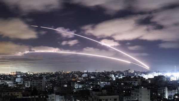 Israel continues air strikes in Gaza amid calls for end to bombardments
